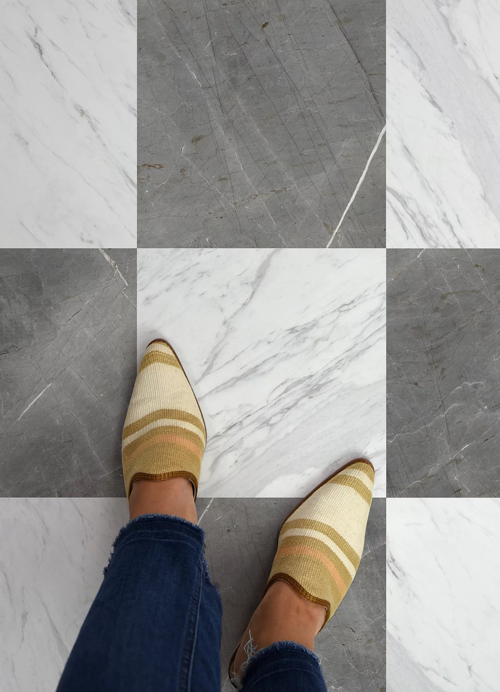 Grey & White Marble Peel & Stick Floor Tiles J10910